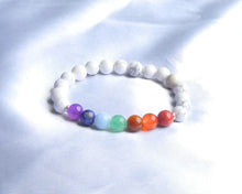 Charger l'image dans la galerie, bracelet-harmonie-sacree-7-chakras-howlite-paix-interieure-confiance-equilibre