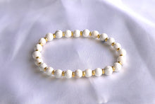 Charger l'image dans la galerie, bracelet howlite 6 mm et séparateurs dorées