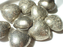 Charger l'image dans la galerie, Coeur en Pyrite Mademoiselle Moana