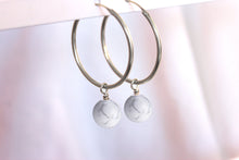 Charger l'image dans la galerie, Boucles d'oreilles Chloé HOWLITE - Calme / Sérénité