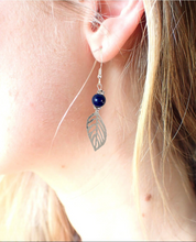 Charger l'image dans la galerie, Boucles d'oreilles Fleur Argent LAPIS LAZULI - Communication / Amitié
