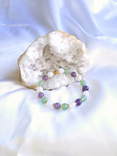 Charger l&#39;image dans la galerie, Bracelet Apaisant Eczéma - Aventurine, Pierre de Lune &amp; Améthyste sur geode
