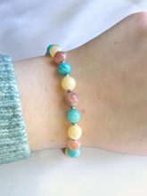 Charger l&#39;image dans la galerie, Bracelet Joie de Vivre porté sur poigné
