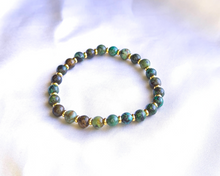 Charger l&#39;image dans la galerie, Bracelet turquoise 6mm separateurs dores
