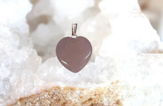 Pendentif en Quartz Rose – Collection Coeur