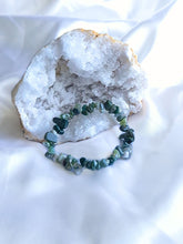 Charger l'image dans la galerie, Bracelet baroque en Agate Mousse avec géode – Énergie douce de renouveau, calme émotionnel et harmonie avec la nature
