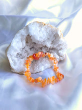 Charger l'image dans la galerie, Bracelet baroque en Cornaline avec géode – Énergie rayonnante pour renforcer la vitalité, la confiance et l’élan créatif
