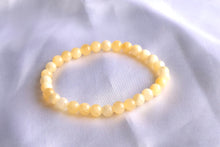 Charger l&#39;image dans la galerie, bracelet jade jaune 6mm
