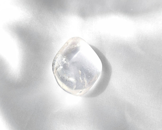 Grand cristal roulé en cristal de roche naturel de 3 à 4 cm – pierre de clarté mentale, d’amplification énergétique et de purification, idéale pour méditer et harmoniser les énergies