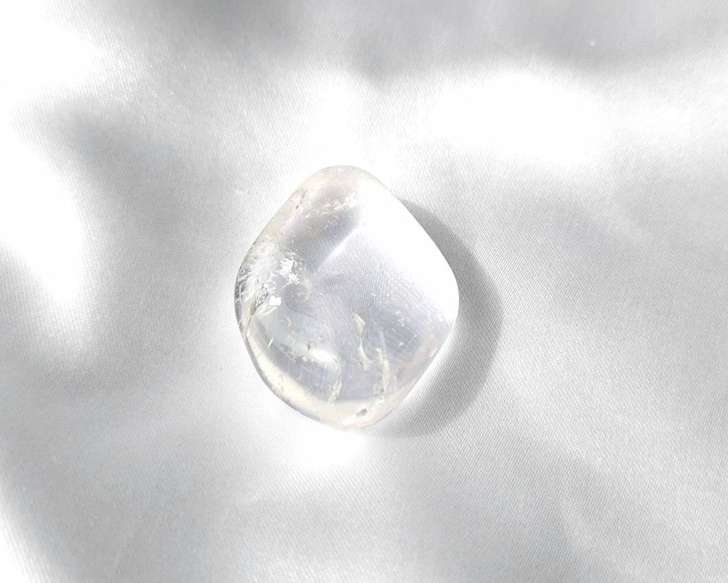 Grand cristal roulé en cristal de roche naturel de 3 à 4 cm – pierre de clarté mentale, d’amplification énergétique et de purification, idéale pour méditer et harmoniser les énergies