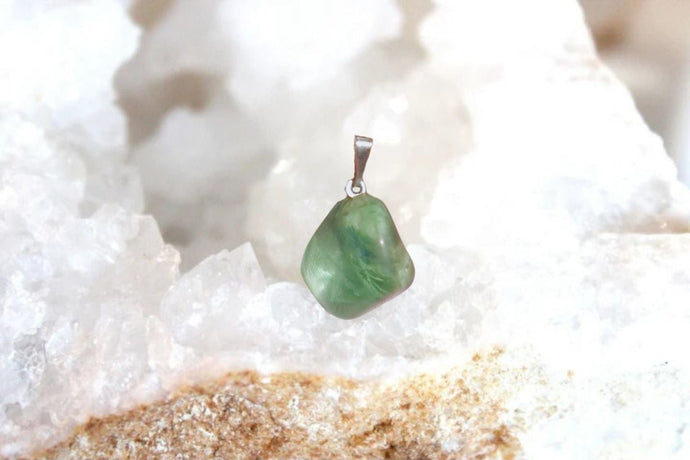 Pendentif en fluorine naturelle – Collection Thalia