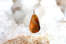 Charger l'image dans la galerie, Pendentif en jaspe breschia naturelle – Collection Thalia
