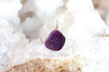 Charger l'image dans la galerie, Pendentif en lépidolite naturelle – Collection Thalia
