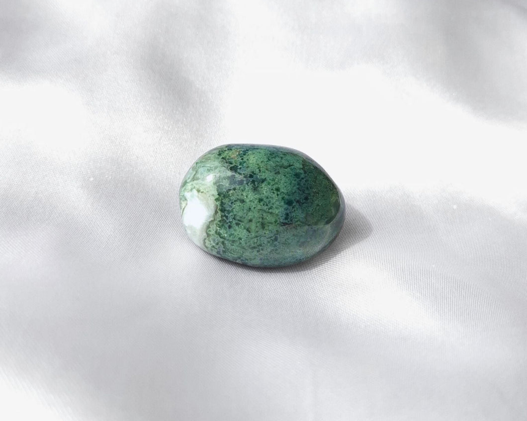 Pierre roulée en agate mousse naturelle de 2 à 3 cm – pierre d’harmonie, de connexion à la nature et de calme intérieur, idéale pour l’ancrage et la croissance personnelle