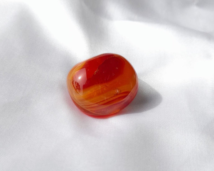 Pierre roulée en cornaline naturelle de 2 à 3 cm – pierre d’énergie vitale, de créativité et de joie, idéale pour l’ancrage positif et l’estime de soi