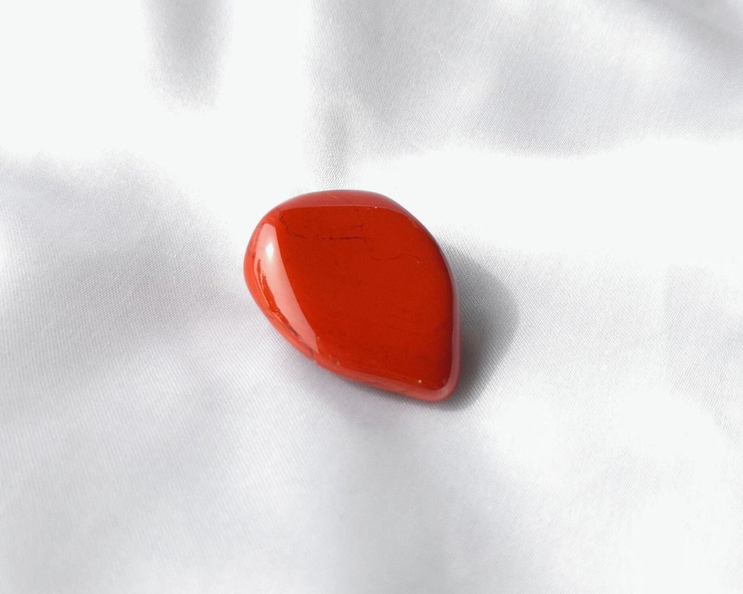 Pierre roulée en jaspe rouge naturel de 2 à 3 cm – pierre d’énergie vitale, de stabilité et de confiance en soi, idéale pour l’ancrage et la motivation
