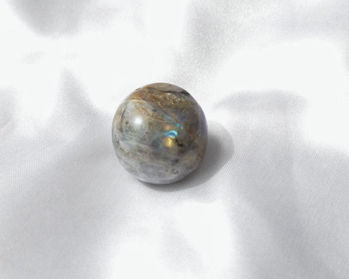 Pierre roulée en labradorite naturelle de 3 à 4 cm – pierre de protection des énergies, d’intuition et de régénération, idéale pour les thérapeutes et les hypersensibles