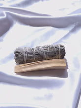 Charger et lire la vidéo dans la visionneuse de la Galerie, Kit Purification Énergétique – Sauge Blanche &amp; Palo Santo | Rituel de Reconnexion
