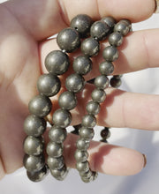 Charger et lire la vidéo dans la visionneuse de la Galerie, Bracelet Pyrite – Abondance Confiance en Soi Video

