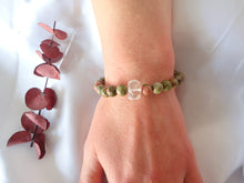 Charger l'image dans la galerie, Bracelet Jaspe Unakite et Cristal de Roche - Lithothérapie, Équilibre et Guérison
