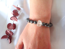 Charger l'image dans la galerie, Bracelet Larvikite et Cristal de Roche - Lithothérapie, Protection et Intuition

