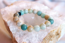 Charger l'image dans la galerie, Bracelet amazonite multi epanouissement courage sur geode
