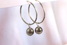 Charger l'image dans la galerie, Boucles d'oreilles Chloé PYRITE - Dynamisme / Clarté
