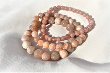 Charger l'image dans la galerie, bracelet en pierre de soleil pour chance et force vitale 6mm 8mm 10mm
