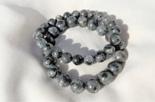 Charger l&#39;image dans la galerie, deux Bracelets Larvikite – Intuition Protection Spirituelle

